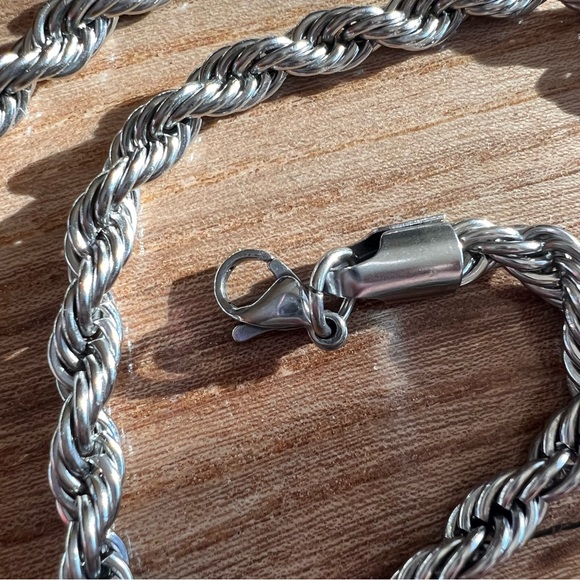 Thick Rope Chain Necklace - Picture 4 of 5